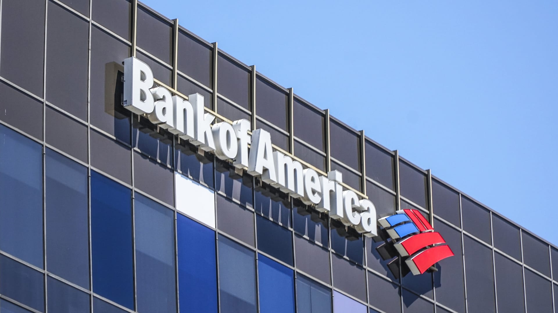 Bank of America CEO Signals Crypto Adoption if Regulatory Green Light Given