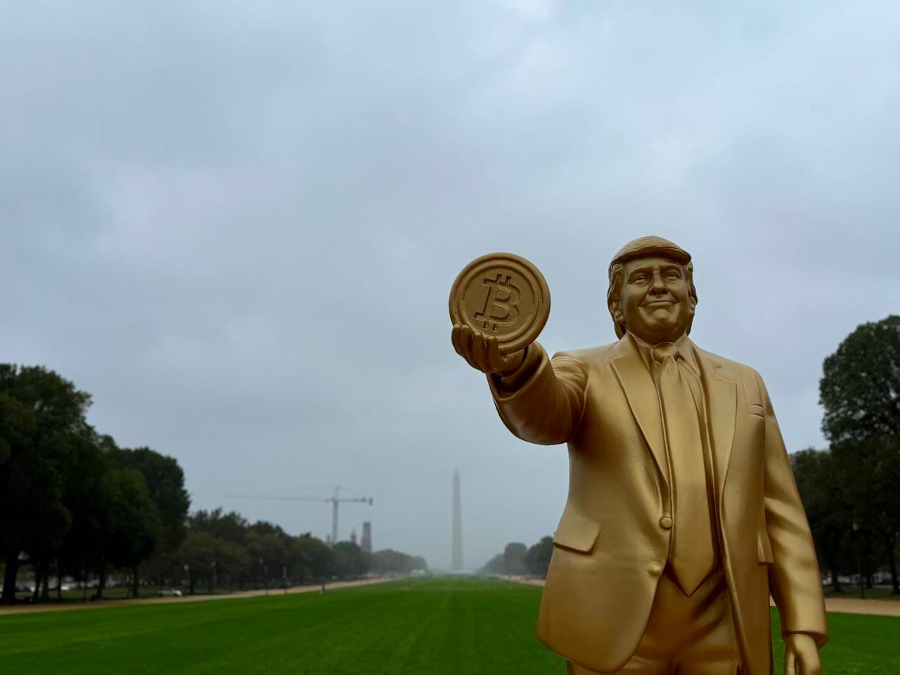 Golden Trump Bitcoin Statue Sparks Debate in Washington DC