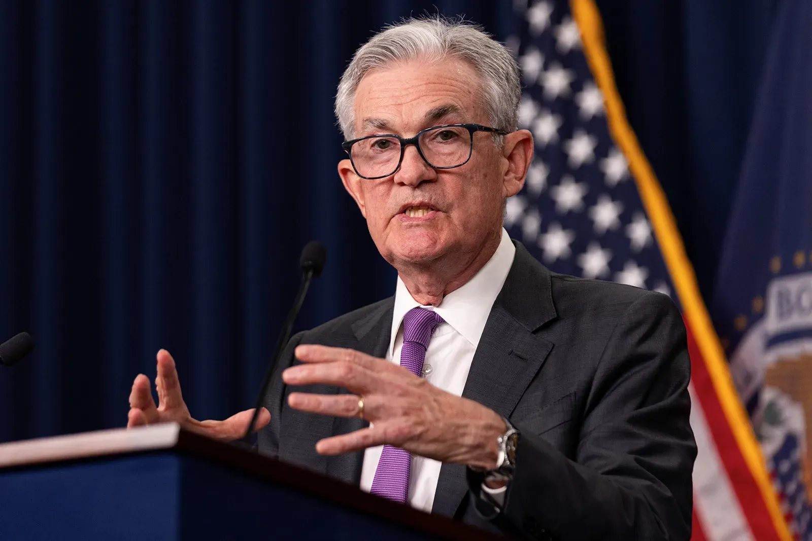 Jerome Powell Says Federal Reserve Allows Banks to Serve Crypto Clients